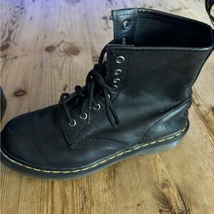 1450 smooth leather doc martens women's lace up boots